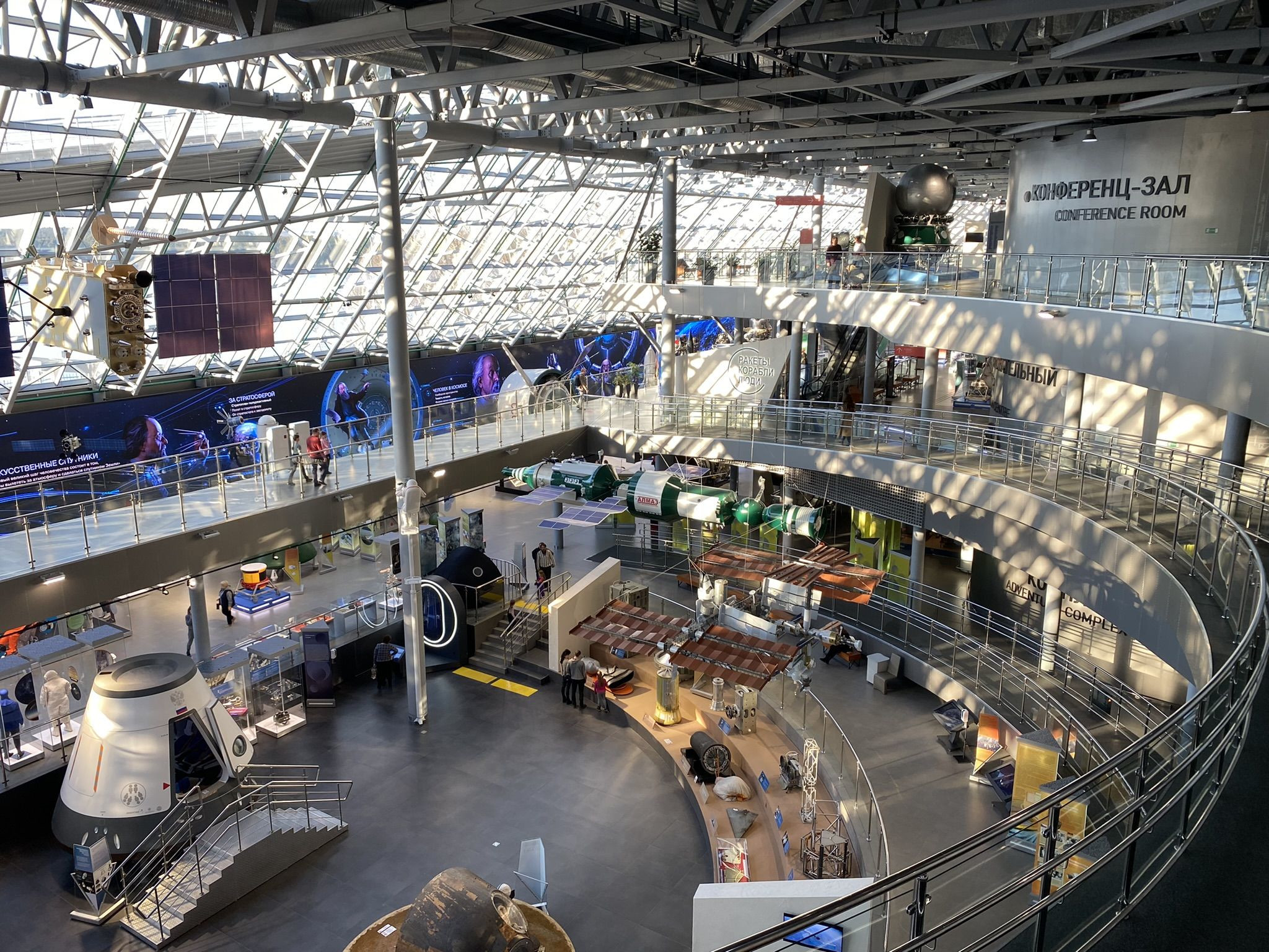 Музей космонавтики в Калуге — новый корпус, вид на зал – фотографии России
