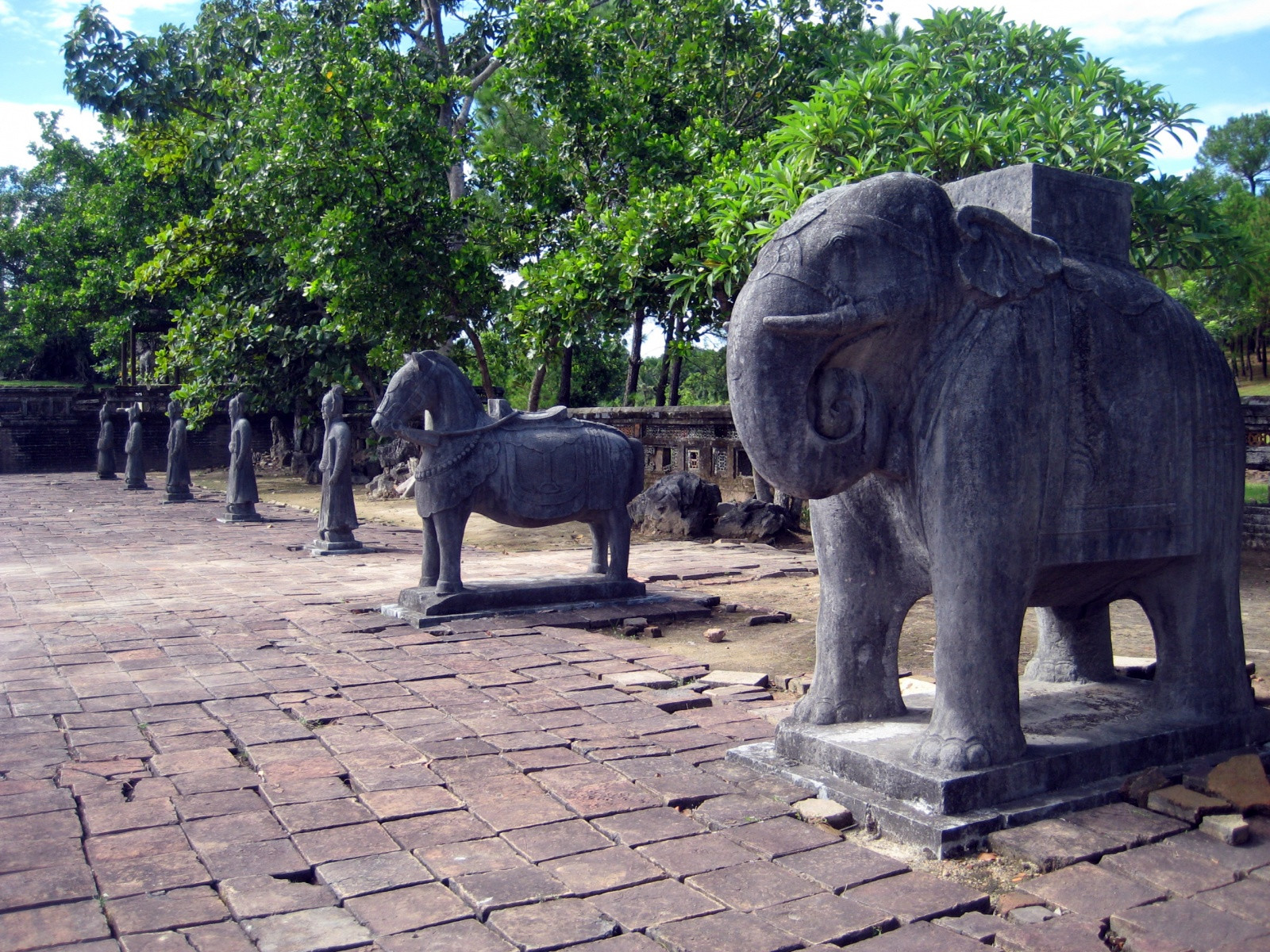 Гробница Тхиеу Чи в Хюэ – фотографии Вьетнама