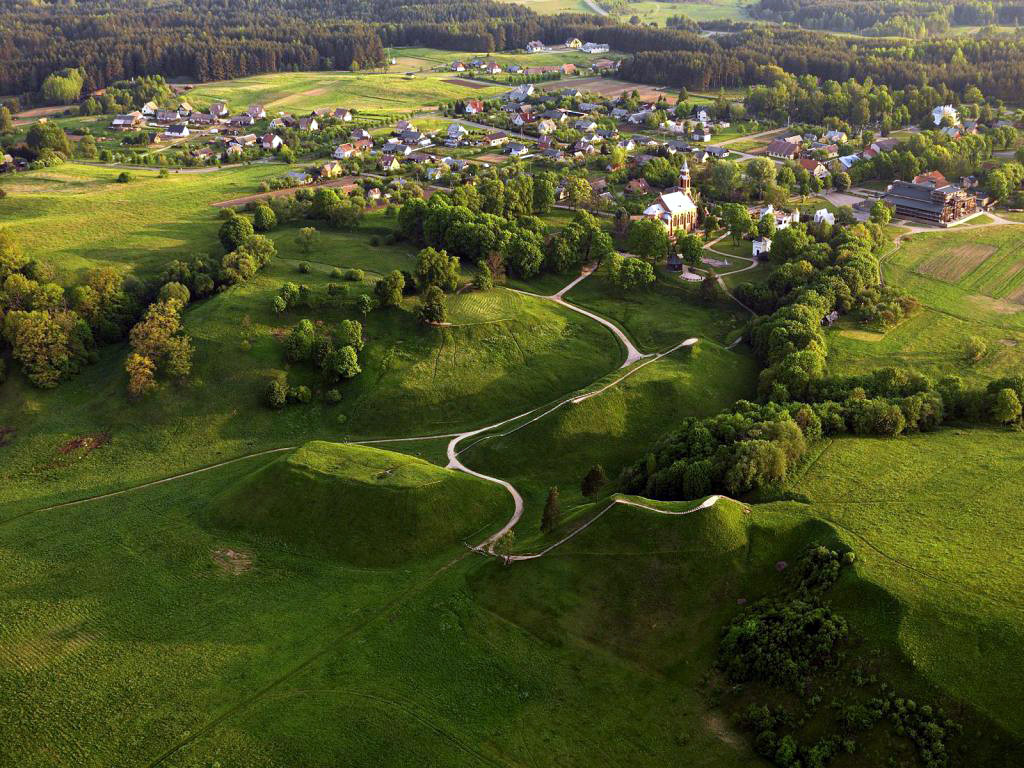 Живописная природа в окрестностях Кернаве – фотографии Литвы