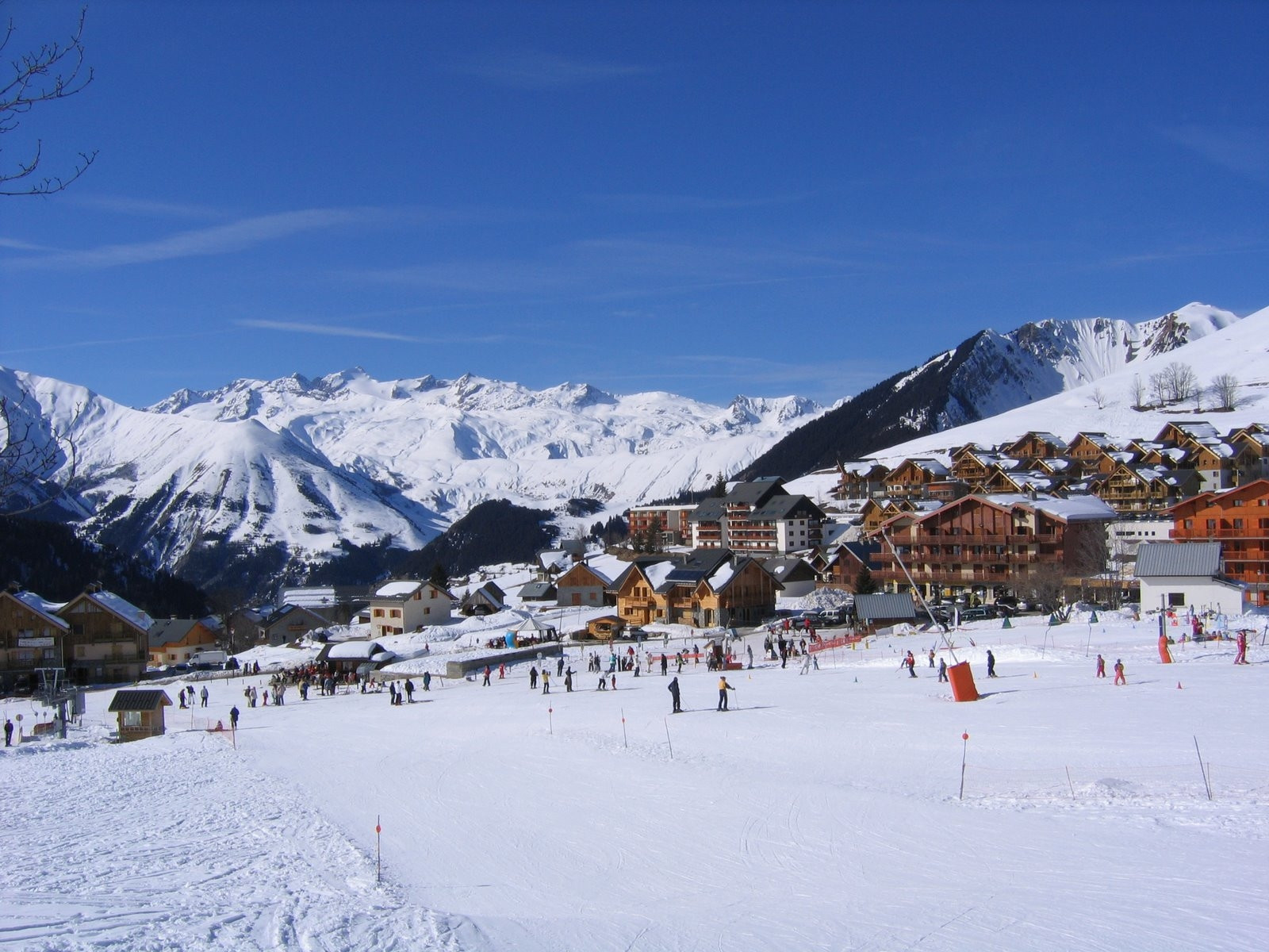 Лыжная база в Ле-Албиезе, Франция – фотографии Франции