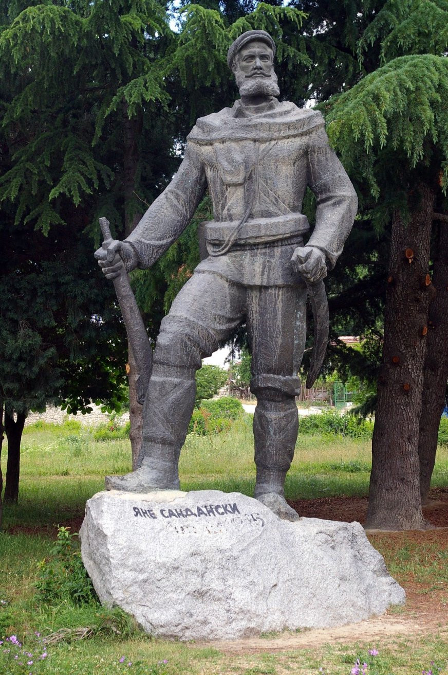Памятник Яне Сандански, Болгария – фотографии Болгарии