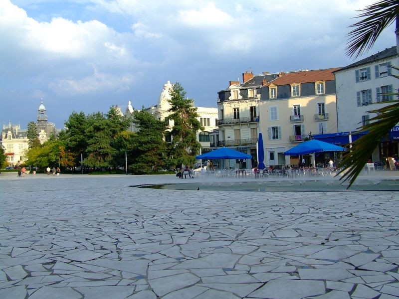 Площадь в Виши, Франция – фотографии Франции