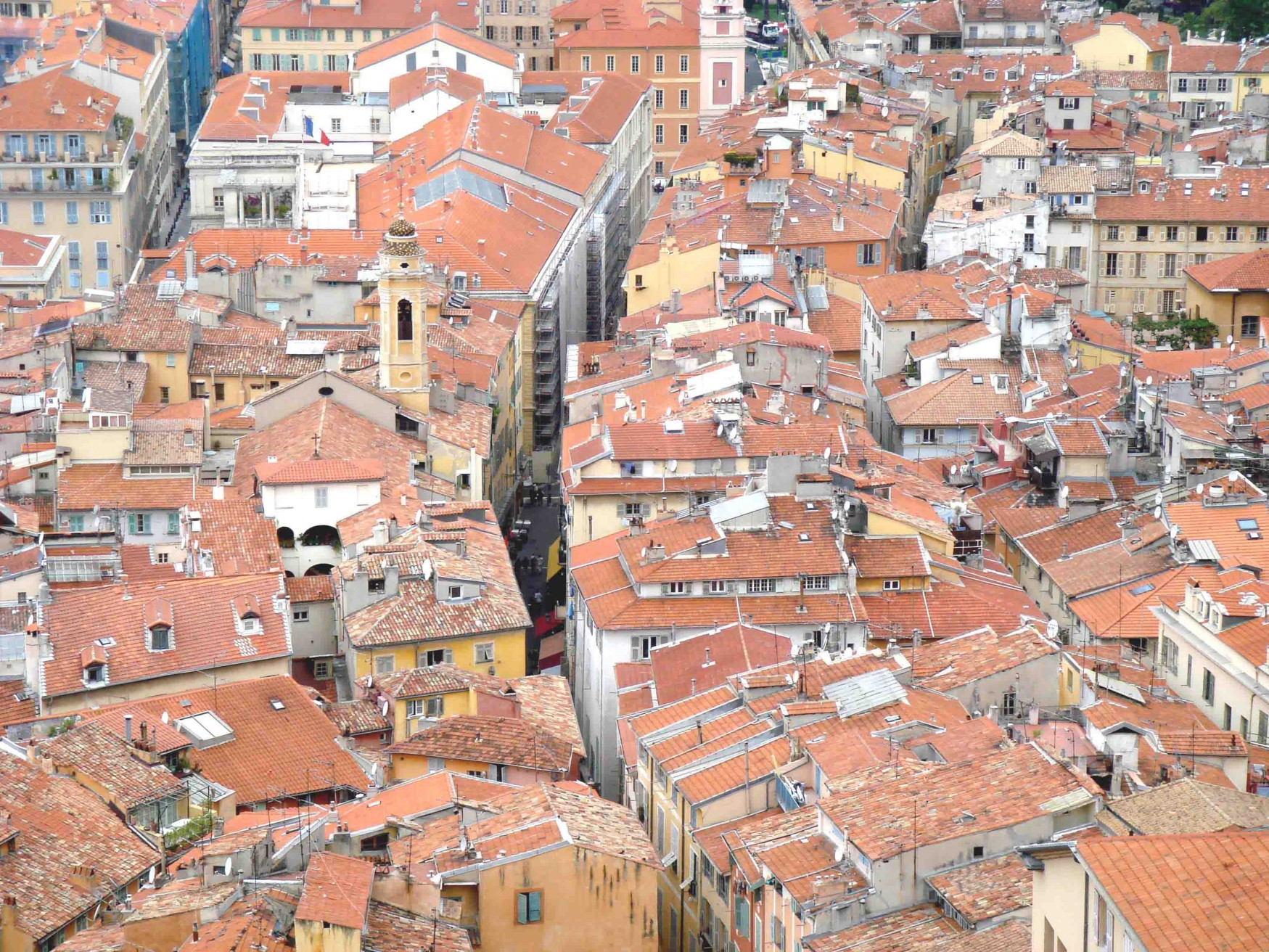Крыши домов в Ницце, Франция – фотографии Франции