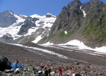 Туристы в Домбае, Россия – фотографии России