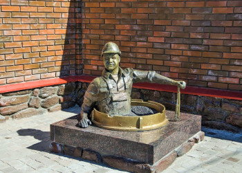 Памятник водопроводчику, Рыбинск – фотографии России