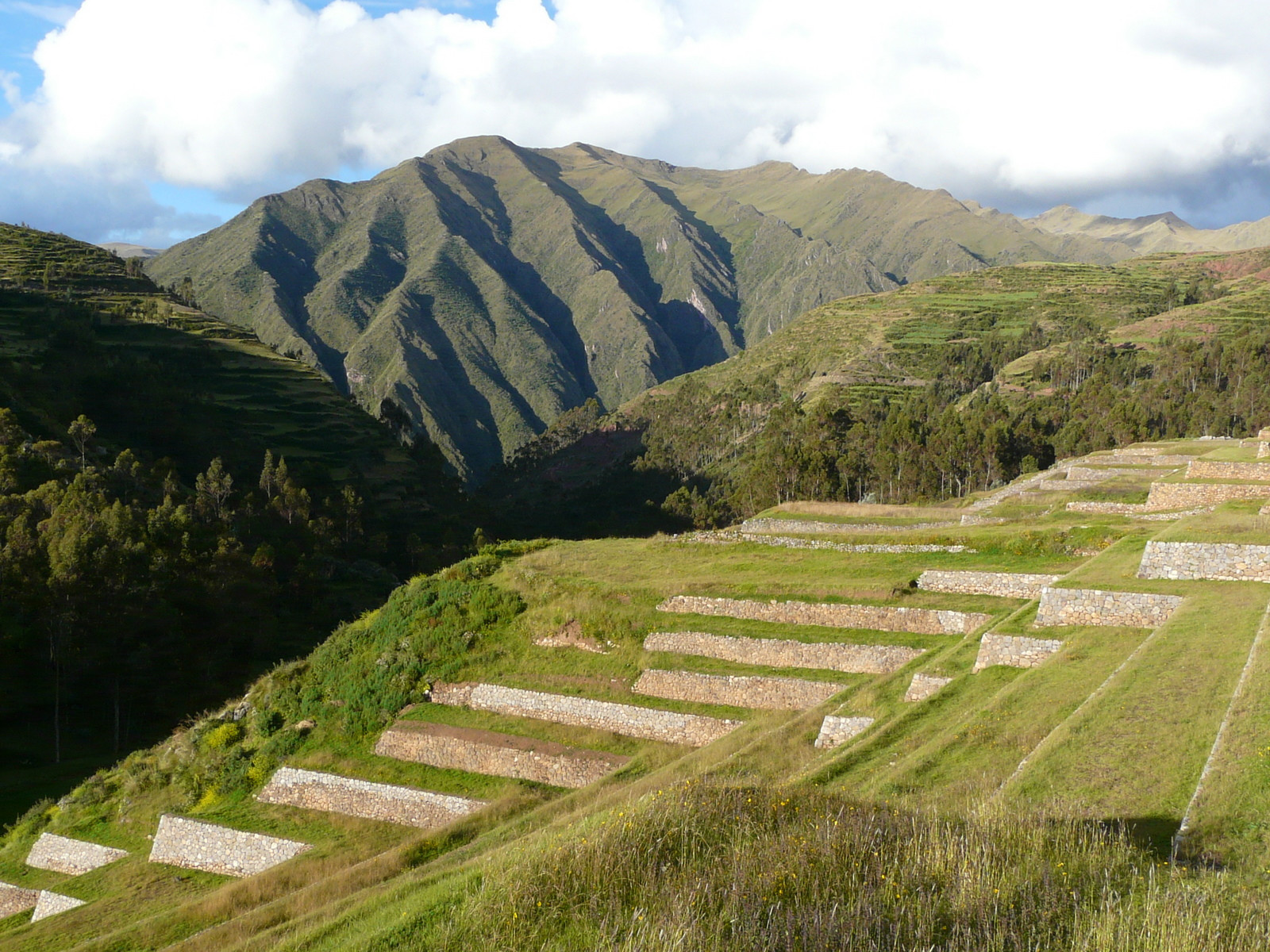 Инкские террасы в Чинчеро – фотографии Перу