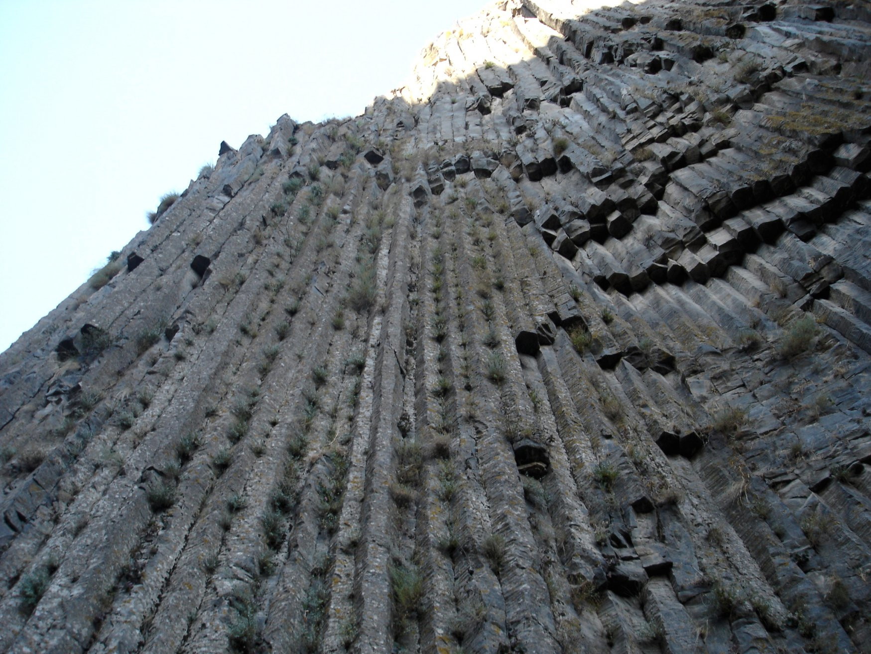 Структура гор в ущелье Гарни, Армения – фотографии Армении