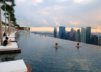 Бассейн в отеле Марина-Бэй-Сэндс – фотографии Сингапура