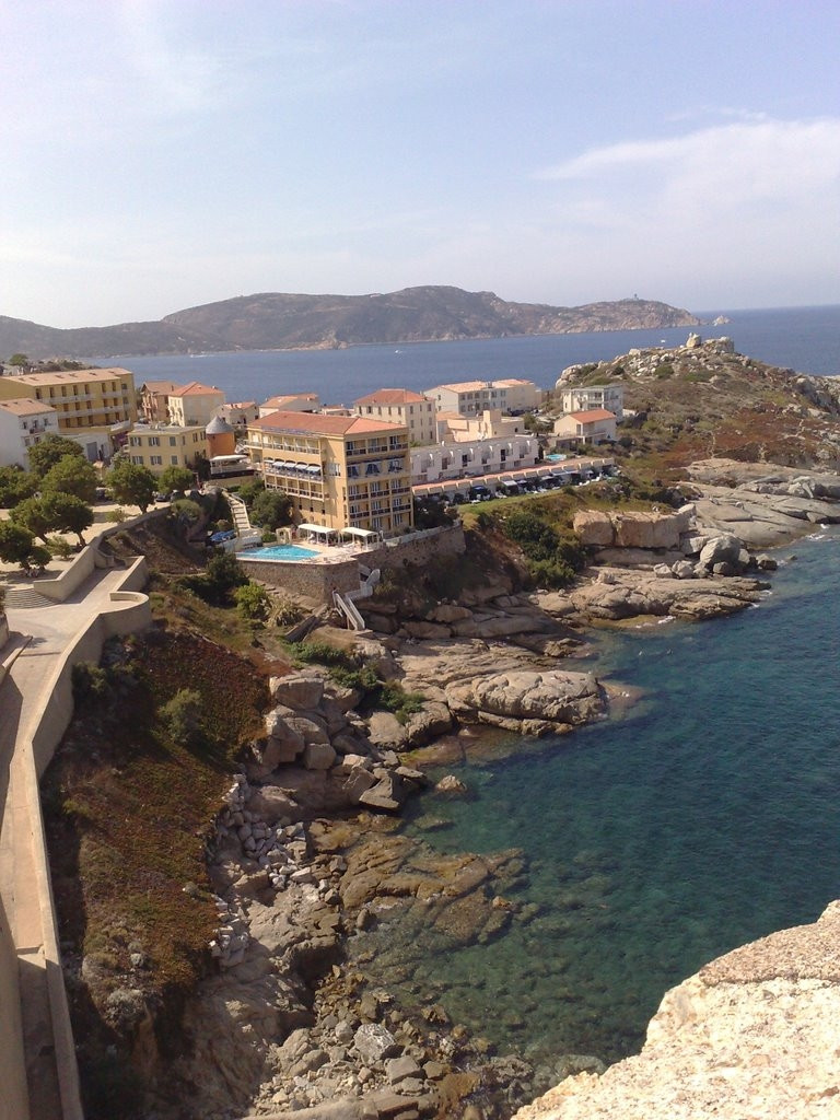 Дома на берегу в Кальви, Франция – фотографии Франции