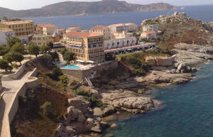 Дома на берегу в Кальви, Франция – фотографии Франции