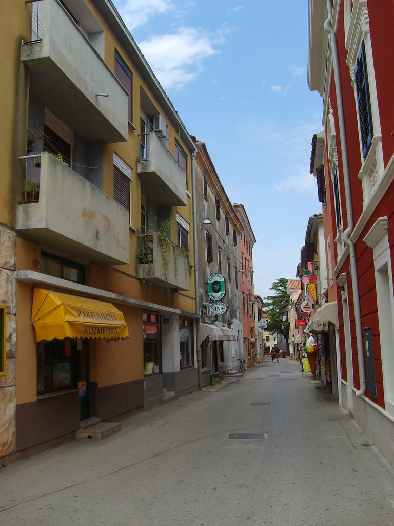 Улица в Новиграде, Хорватия. Фото 2 – фотографии Хорватии