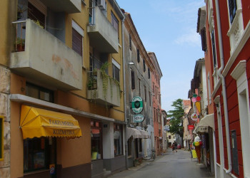 Улица в Новиграде, Хорватия. Фото 2 – фотографии Хорватии