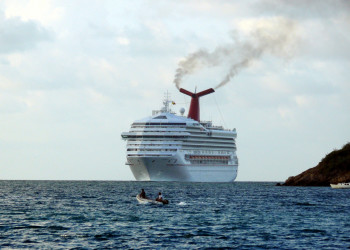 Круизный лайнер возле острова Сент-Томас – фотографии Виргинских островов (США)