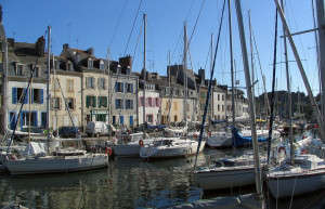 Лодки и парусники в Ле-Пале, Франция – фотографии Франции