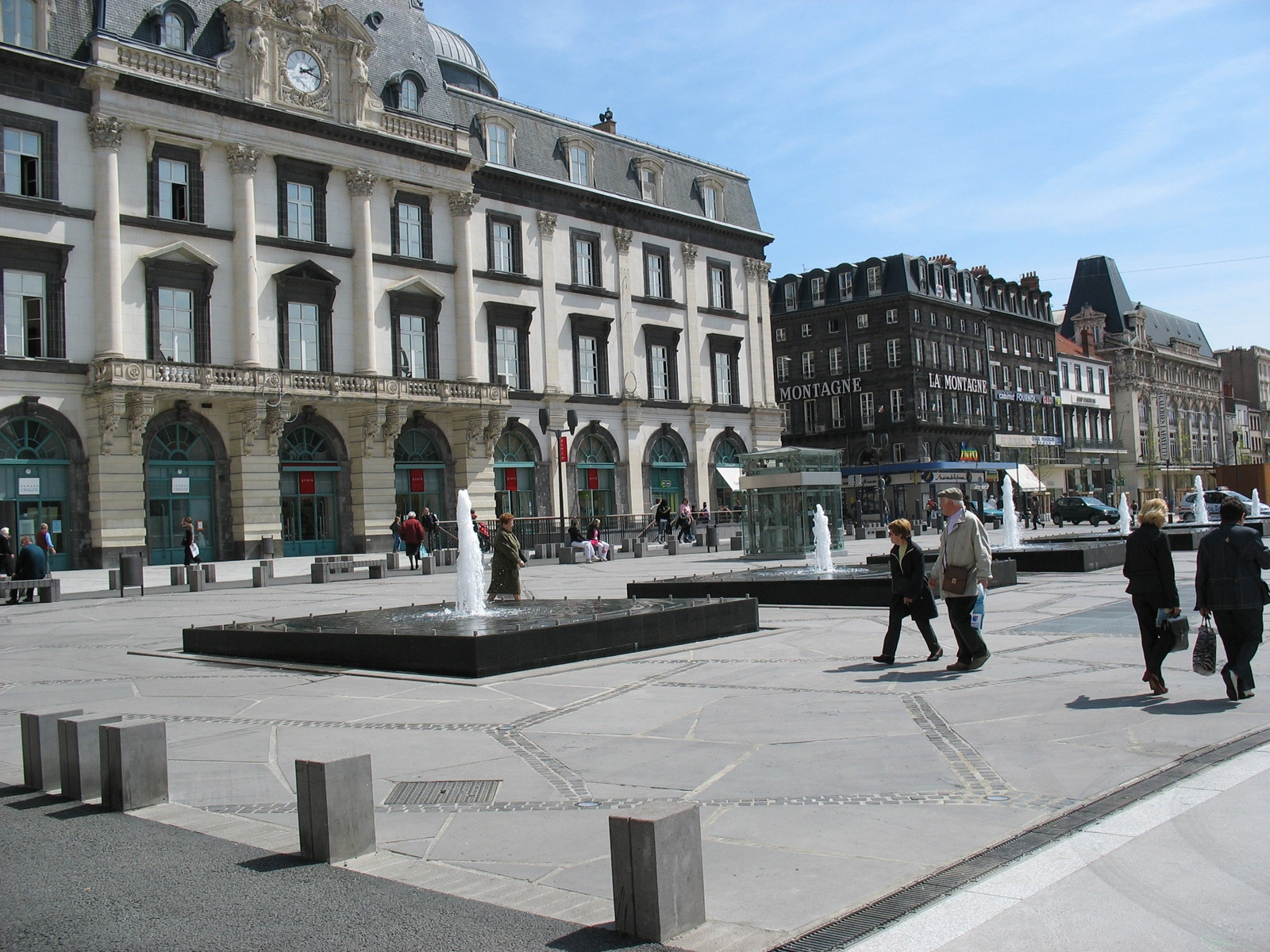 Площадь в Клермон-Ферран, Франция. Фото 1 – фотографии Франции