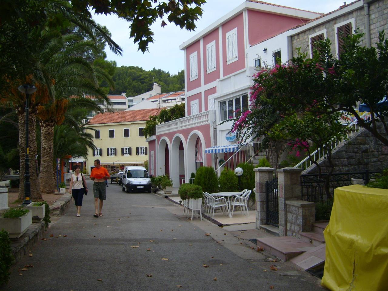 Улица в Петровац, Черногория. Фото 7 – фотографии Черногории