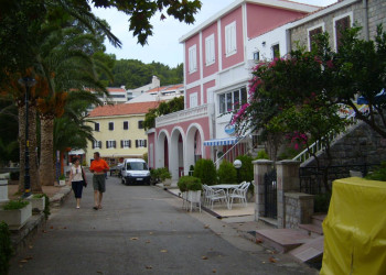 Улица в Петровац, Черногория. Фото 7 – фотографии Черногории