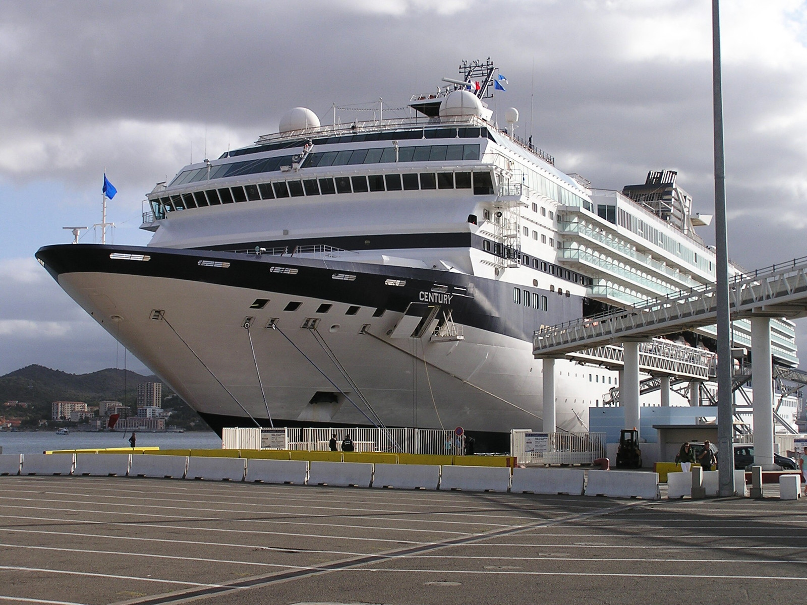 Корабль в Аяччо, Франция – фотографии Франции