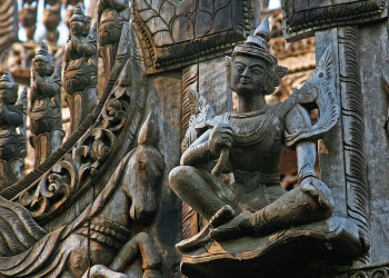 Скульптуры монастыря Швенандо (Shwenandaw Monastery) в Мьянме – фотографии Мьянмы