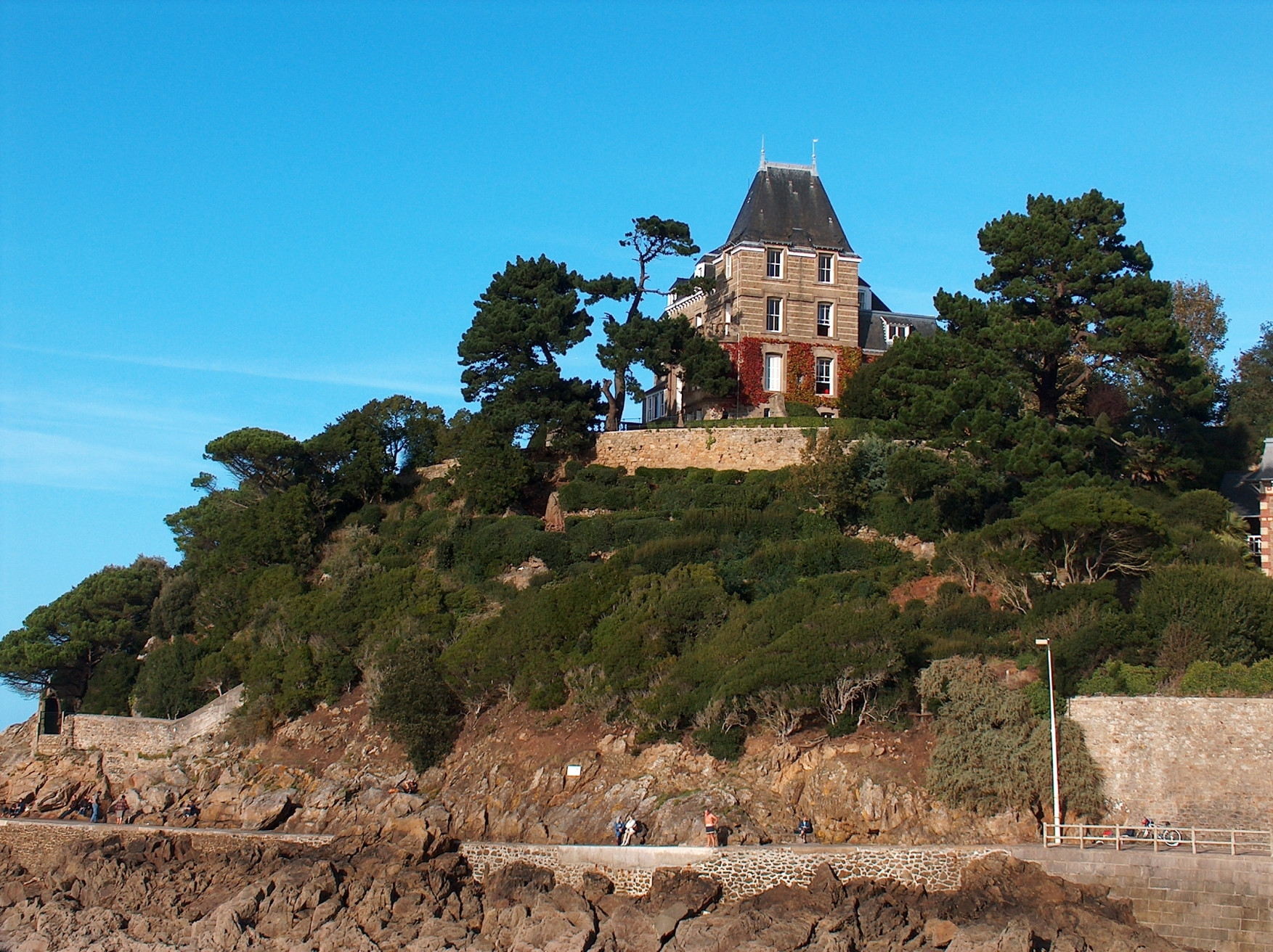 Пейзаж в Динарде, Франция – фотографии Франции