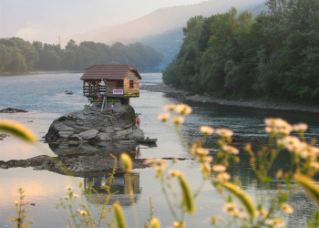 Дом отшельника на реке Дрина 4 – фотографии Боснии и Герцеговины