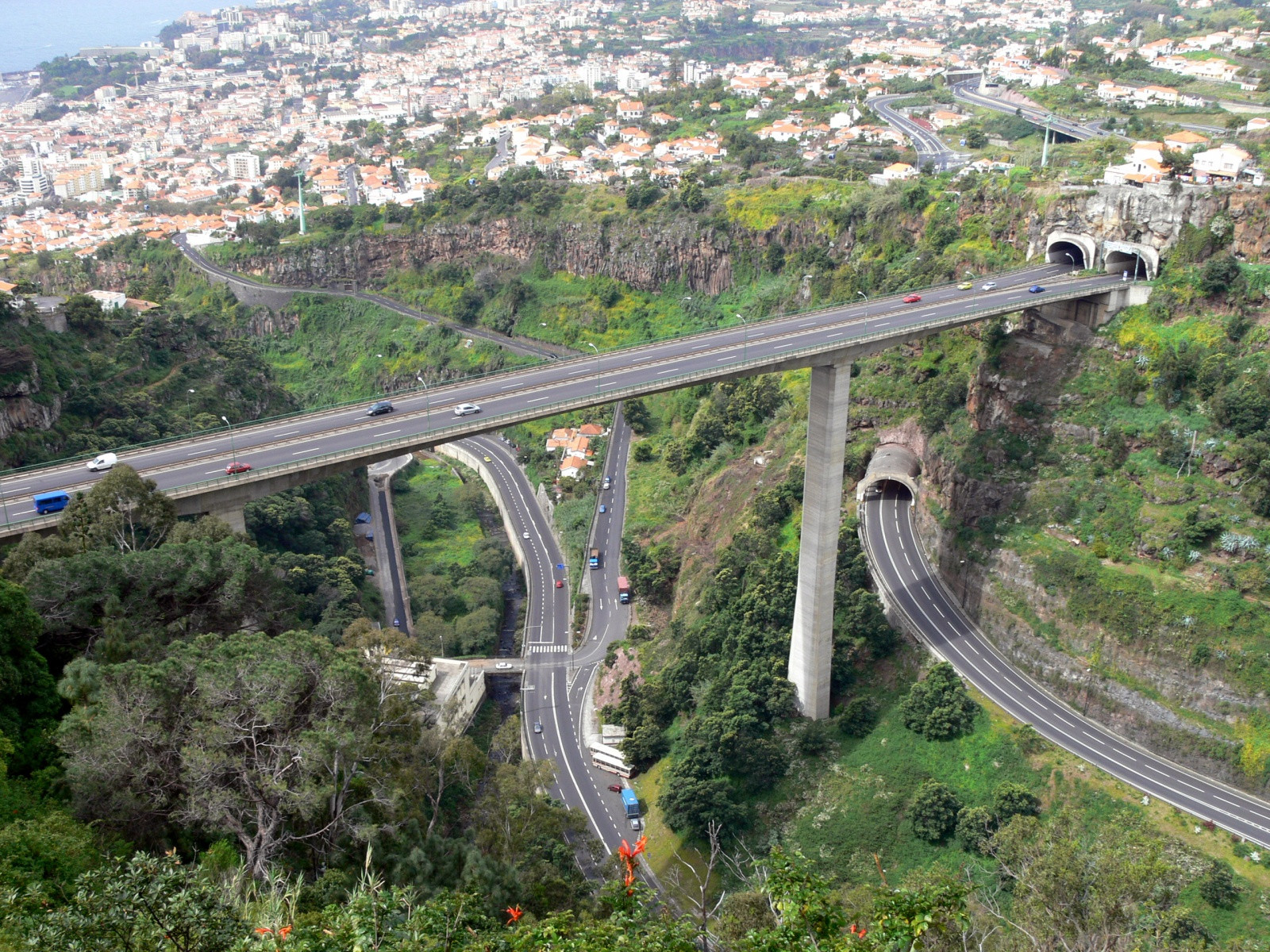 Необычная развязка – фотографии Португалии