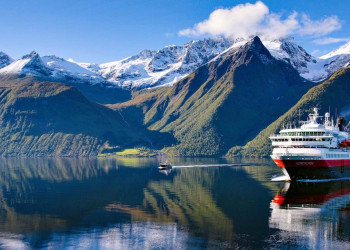Фьорды в Норвегии, круизный лайнер – фотографии Норвегии