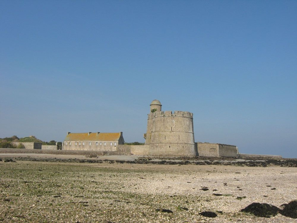 Крепость в Татью, Франция. Фото 1 – фотографии Франции