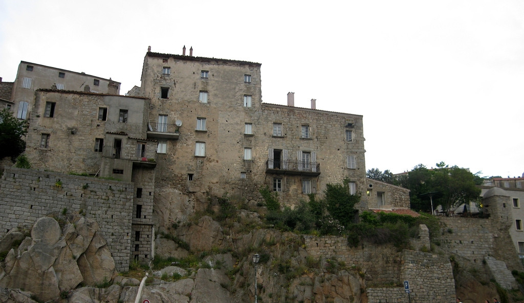 Дома в Сартене, Франция. Фото 11 – фотографии Франции