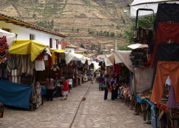 Торговые ряды города Писака – фотографии Перу