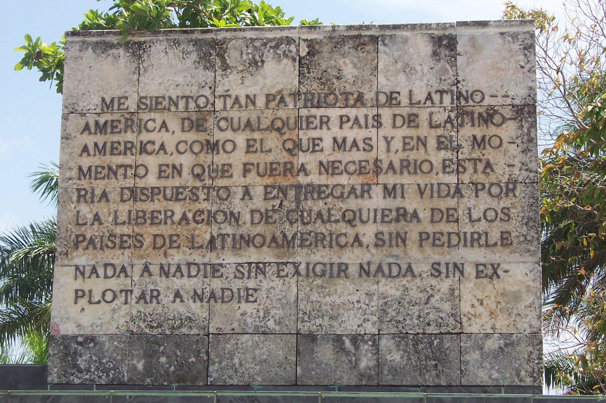 Памятник в Санта-Клара, Куба. Фото 2 – фотографии Кубы