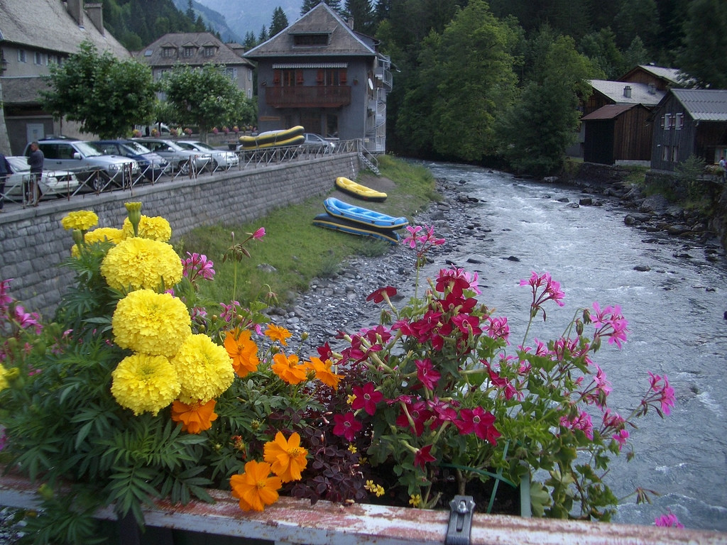 Река в Сикст-Фер-а-Шеваль, Франция – фотографии Франции