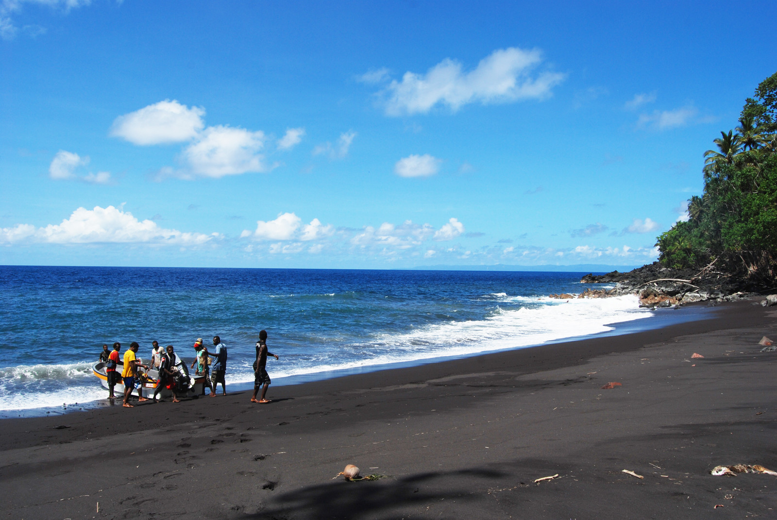 Остров Тинакула (Tinakula) на Соломоновых о-вах. Фото 1 – фотографии Соломоновых Островов