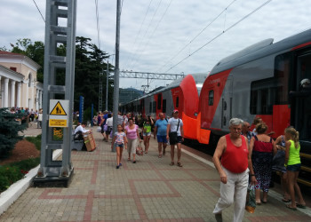 Вокзал Туапсе, электричка "Ласточка" – фотографии России