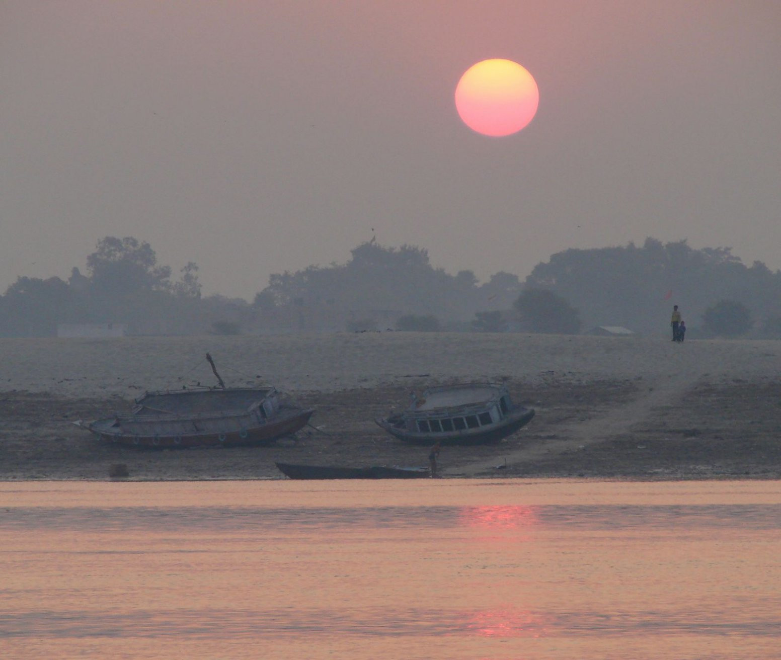 Ganges sunrise crop – фотографии Индии