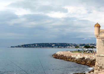 Рыбак в Ментоне, Франция. Фото 1 – фотографии Франции