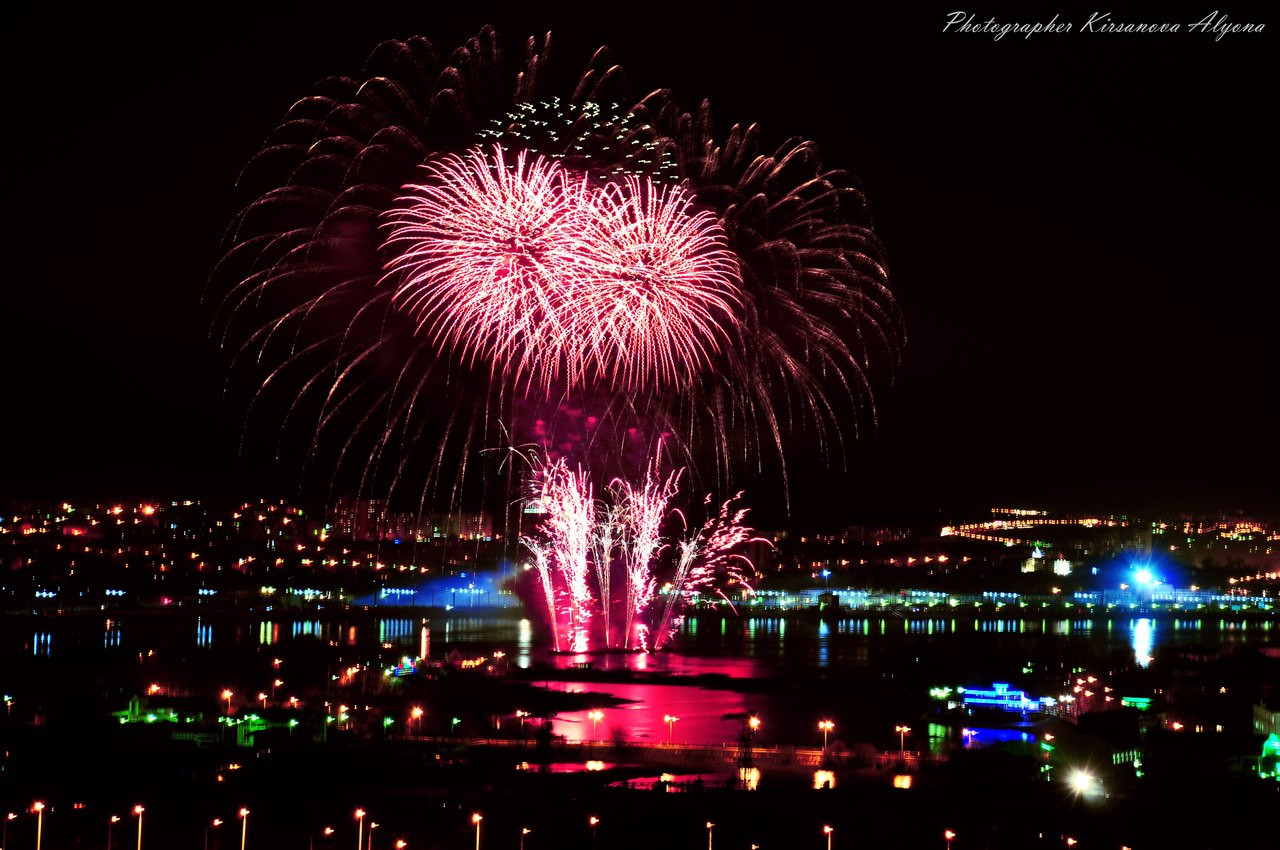 Праздничный салют в Иркутске, Россия – фотографии России
