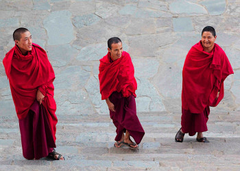 Монахи – фотографии Бутана