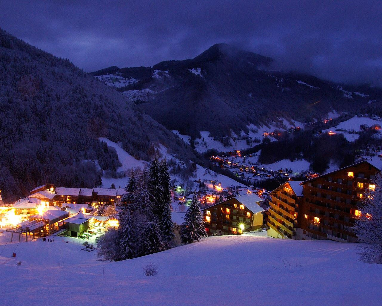 Вечер в Сэн-Жан-Д'Ольп, Франция – фотографии Франции