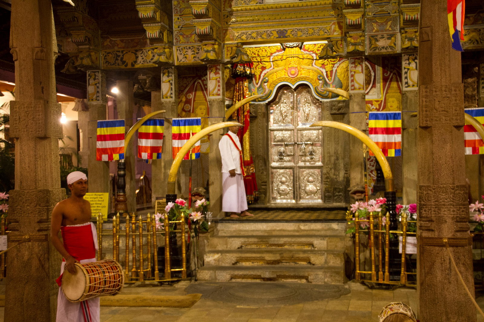 Храм Зуба Будды, также известный как Шри Далада Малигава. Фото 7 – фотографии Шри-Ланки