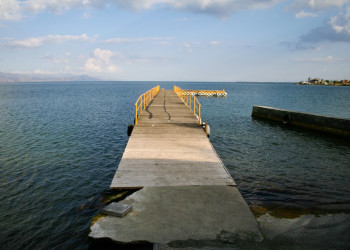 Причал на озере Севан, Армения – фотографии Армении