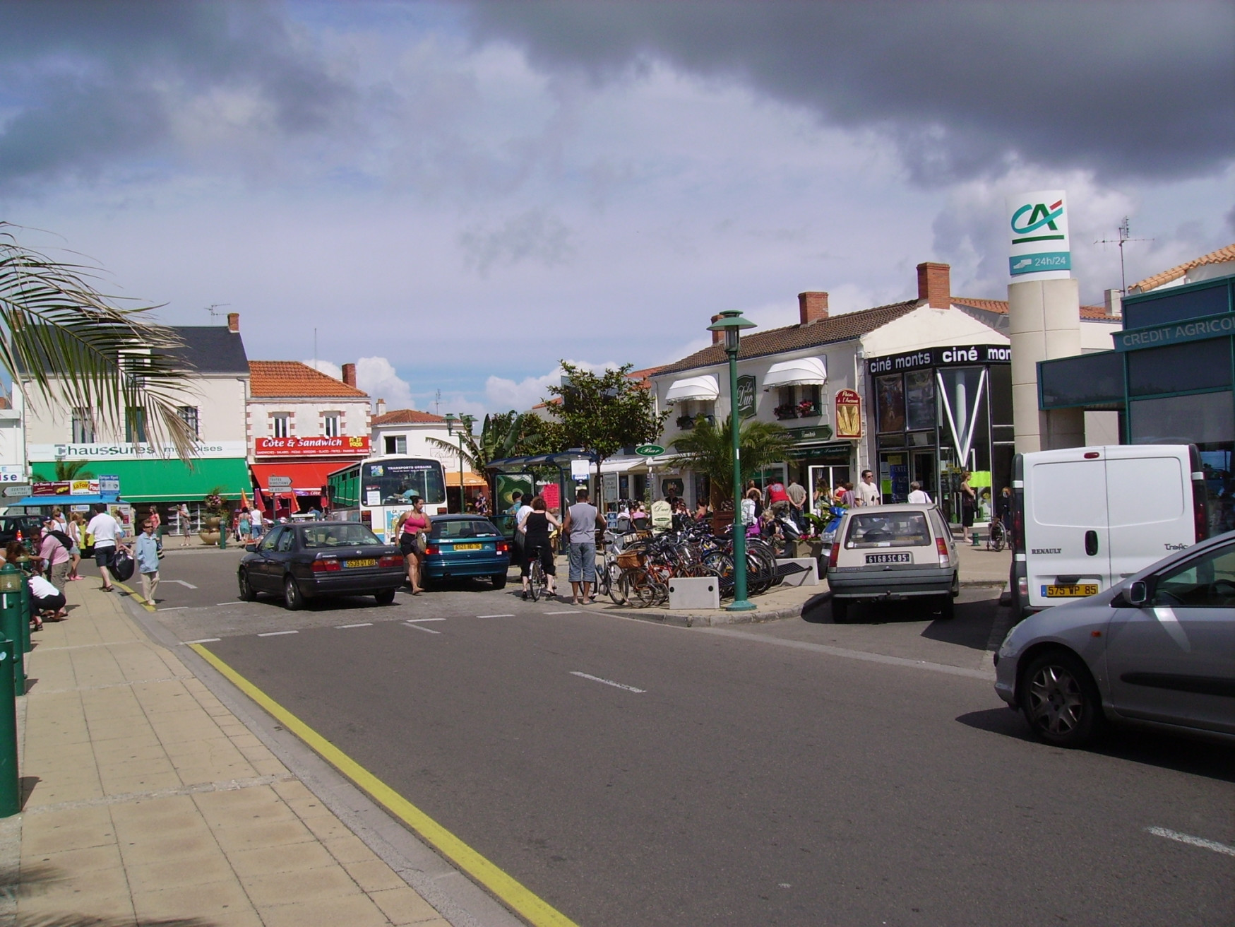 Транспорт в Сен-Жан-де-Мон, Франция – фотографии Франции