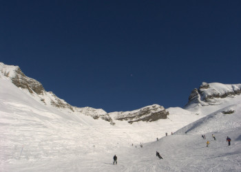 Лыжники в Флэйн, Франция – фотографии Франции