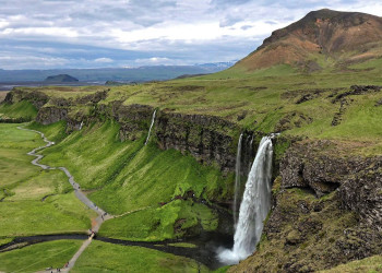 Водопад Сельяландсфосс (Seljalandsfoss), Исландия – фотографии Исландии