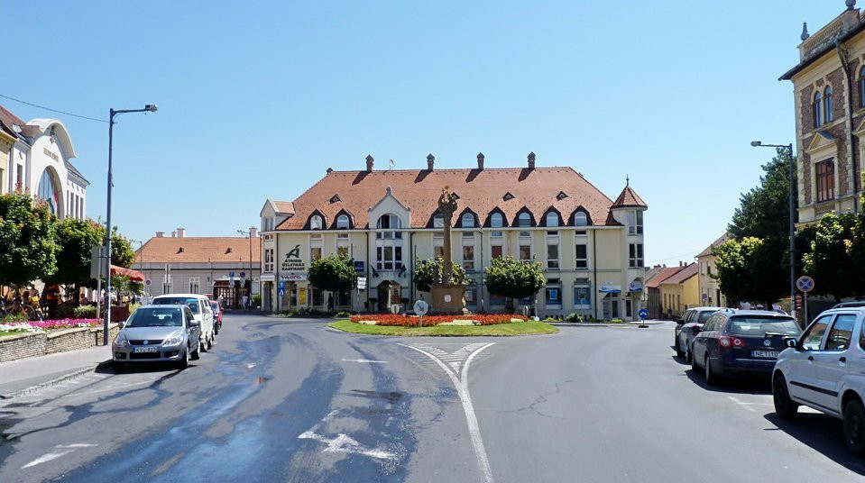 Ратуша в городе Кестхей, Венгрия – фотографии Венгрии