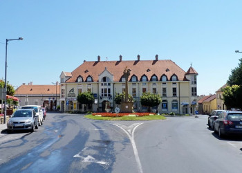 Ратуша в городе Кестхей, Венгрия – фотографии Венгрии