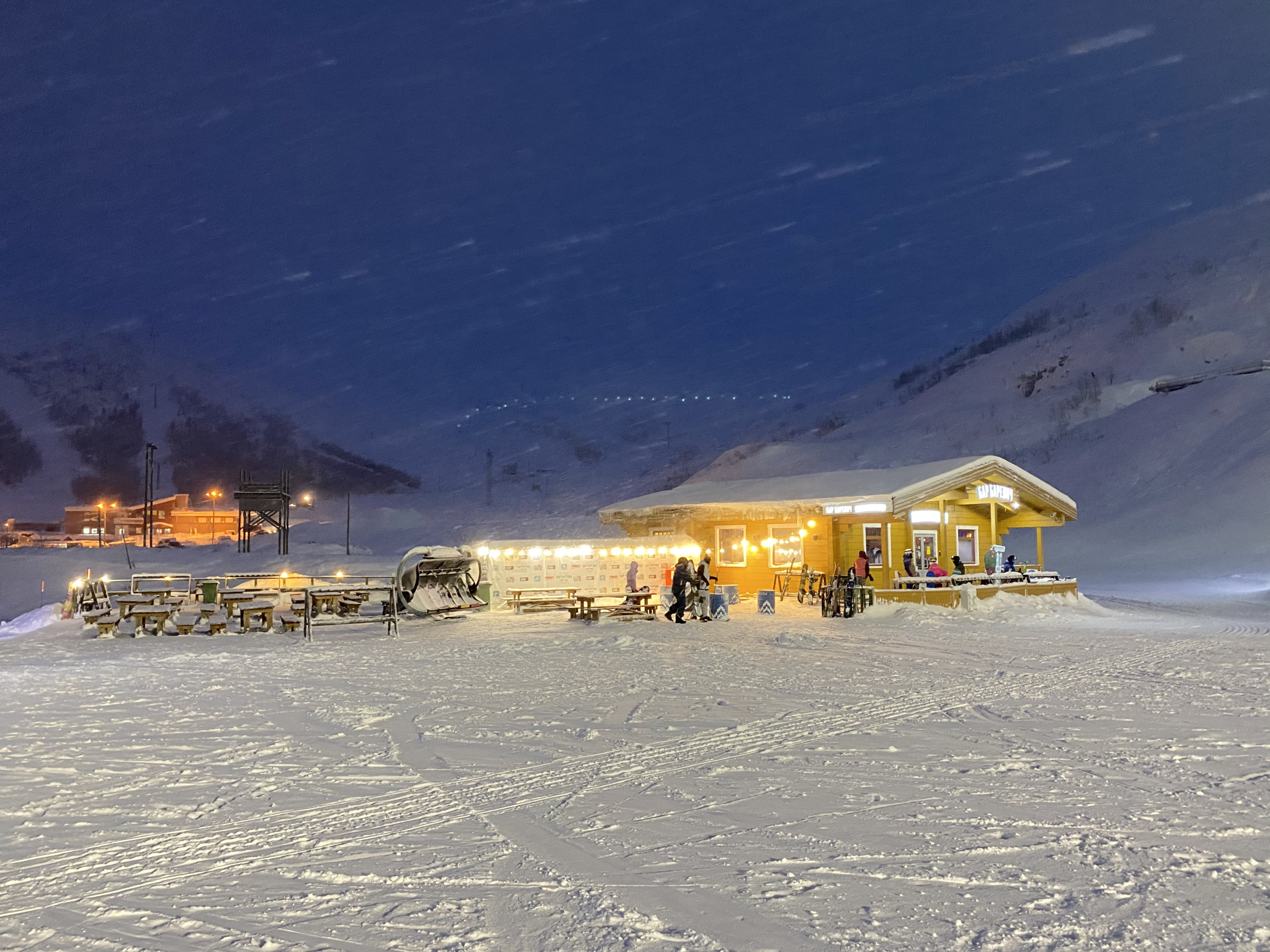 Кафе в котором нечего есть на курорте Большой Вудъявр – фотографии России