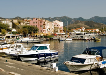 Яхты и катера у причала в Сен-Флоране, Франция. Фото 3 – фотографии Франции