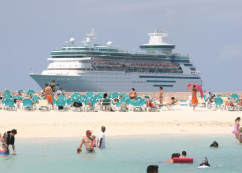 Корабль на  острове  Берри Айлендс, Багамские острова. Фото 12 – фотографии Багамских островов