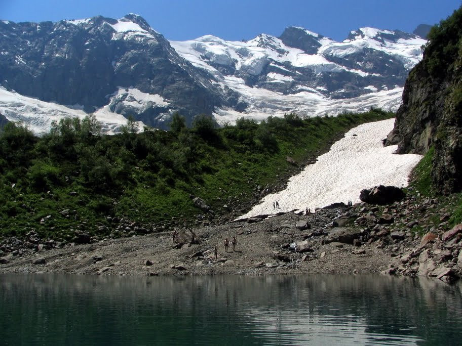 Озеро в Домбае, Россия. Фото 1 – фотографии России